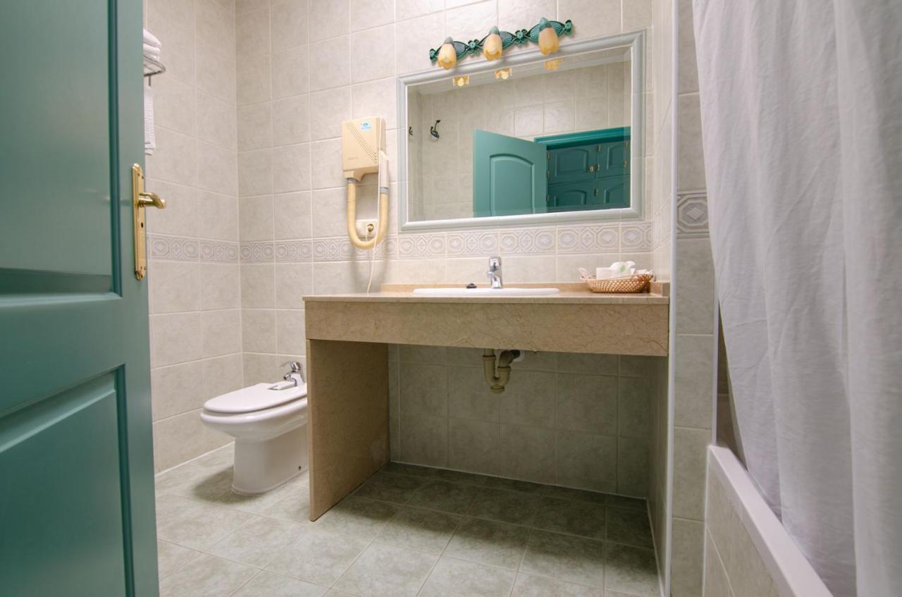 Hostal Manolo Garrucha Ngoại thất bức ảnh